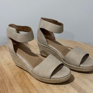 SOUL Naturalizer Cream Wedge Sandals